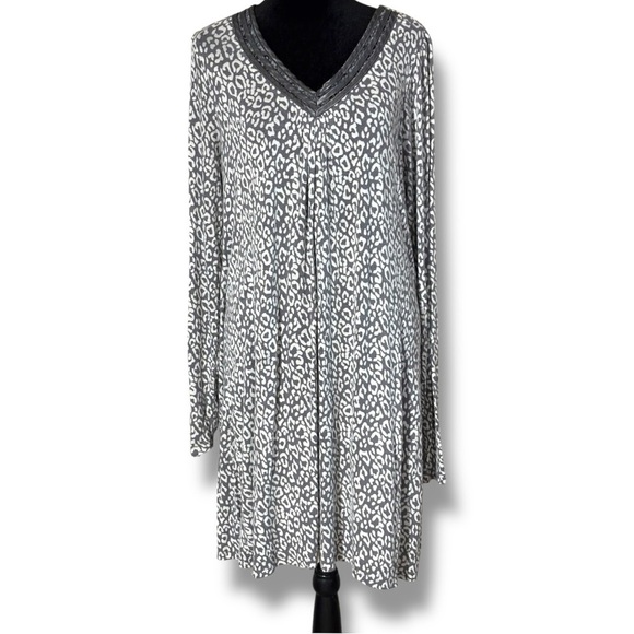 Apt. 9 Gray and White Leopard Print V-Neck Long Sleeve Loose Fit Mini Dress - Picture 1 of 14